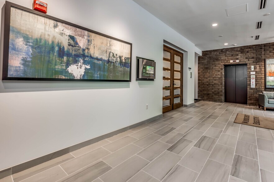 More Photos Of 12125 Woodcrest Executive Dr, Saint Louis Office For Lease