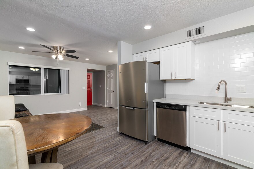 More Photos Of 515 W Pebble Beach Dr, Tempe Specialty For Sale