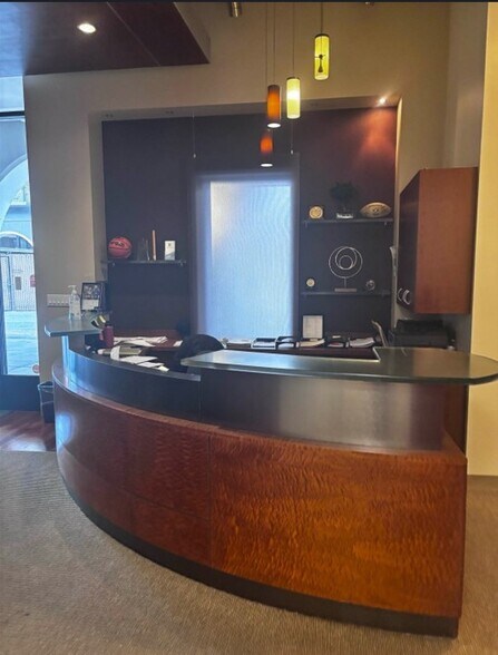 More Photos Of 555 Front St, San Francisco Office For Lease