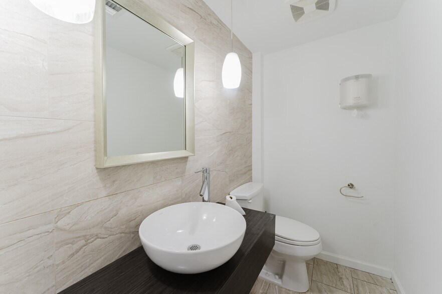 More Photos Of 5501 N Federal Hwy, Boca Raton Unknown For Lease