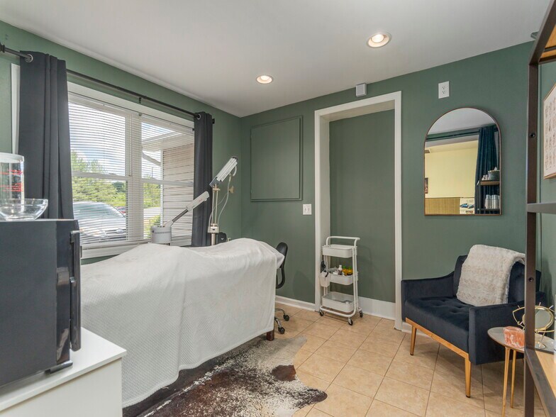 More Photos Of 20-24 Park Terrace Dr, Clyde Office Residential For Sale