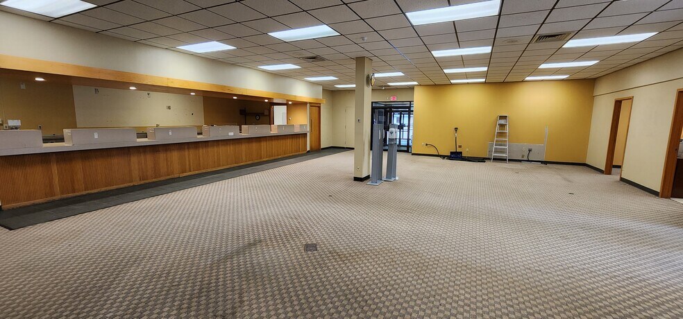 More Photos Of 1 Sherman Hill Rd, Woodbury Bank For Lease