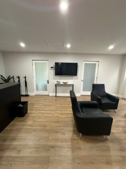 More Photos Of 1314 S Semoran Blvd, Orlando Office For Lease