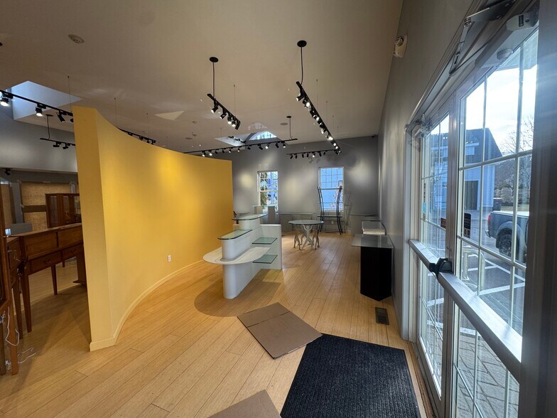 More Photos Of 307 Main St, Ogunquit Storefront For Lease