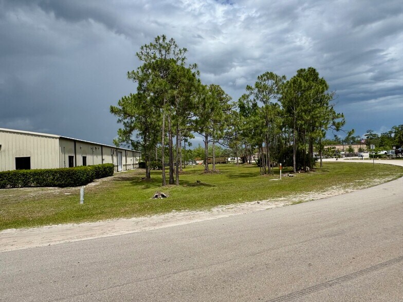 More Photos Of 9971 Bavaria Rd, Fort Myers Warehouse For Sale