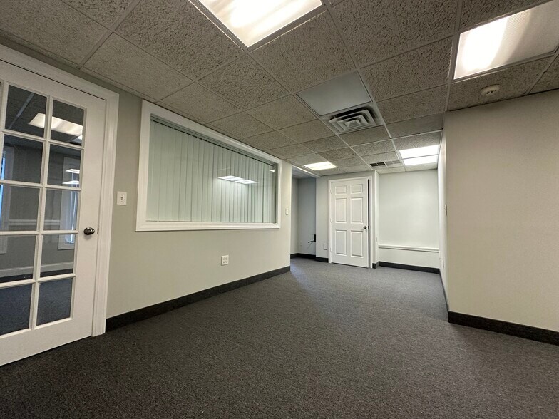 More Photos Of 733-759 Memorial Ave, West Springfield Showroom For Sale