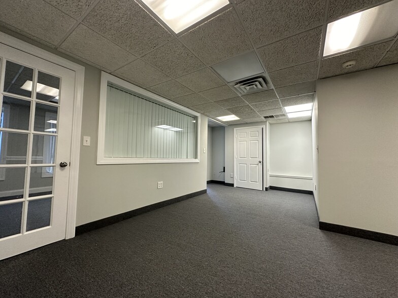 More Photos Of 733-759 Memorial Ave, West Springfield Showroom For Sale