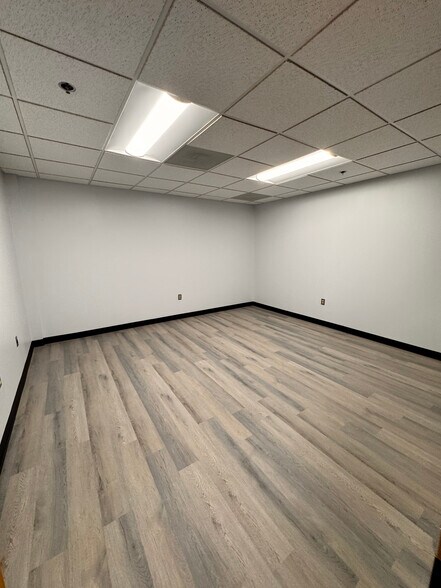 More Photos Of 8835 Columbia 100 Pky, Columbia Flex For Lease