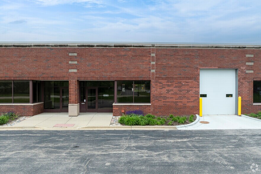 More Photos Of 1580-1598 S Lakeside Dr & Bur Wood Dr, Waukegan Warehouse For Sale