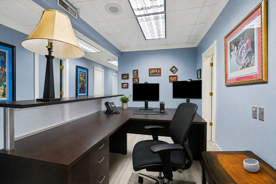 More Photos Of 2309 N Hullen St, Metairie Serviced Offices For Sale