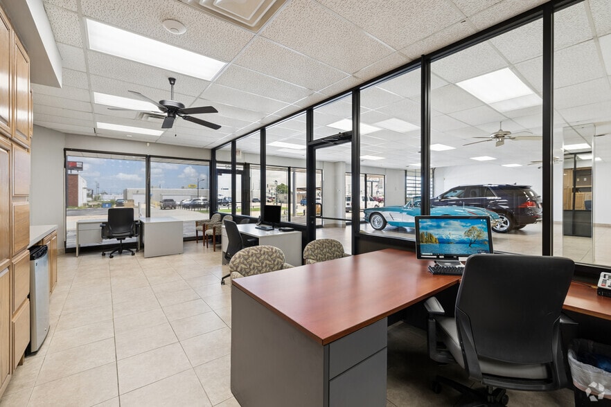 More Photos Of 7682 E 46th Pl, Tulsa Auto Dealership For Lease