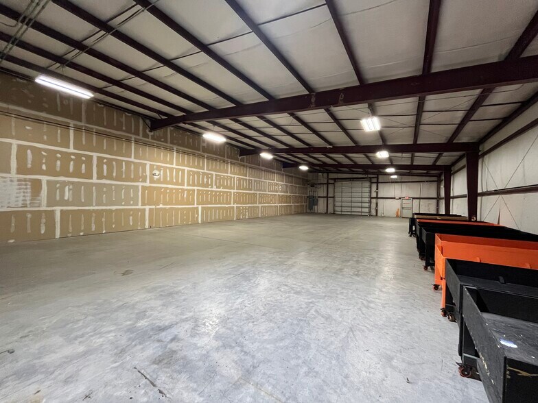 More Photos Of 2400 W Clemmonsville Rd, Winston-Salem Warehouse For Lease