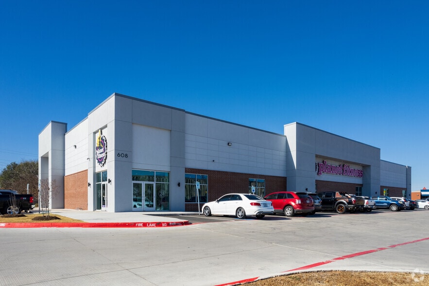 Primary Photo Of 608 S Saginaw Blvd, Saginaw Freestanding For Sale