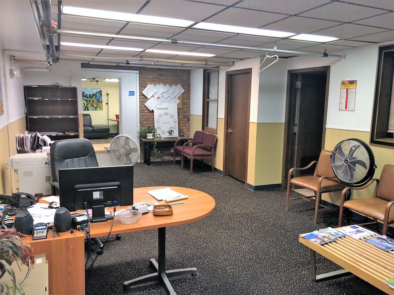 More Photos Of 4180 W Broadway Ave, Robbinsdale Storefront Retail Office For Lease