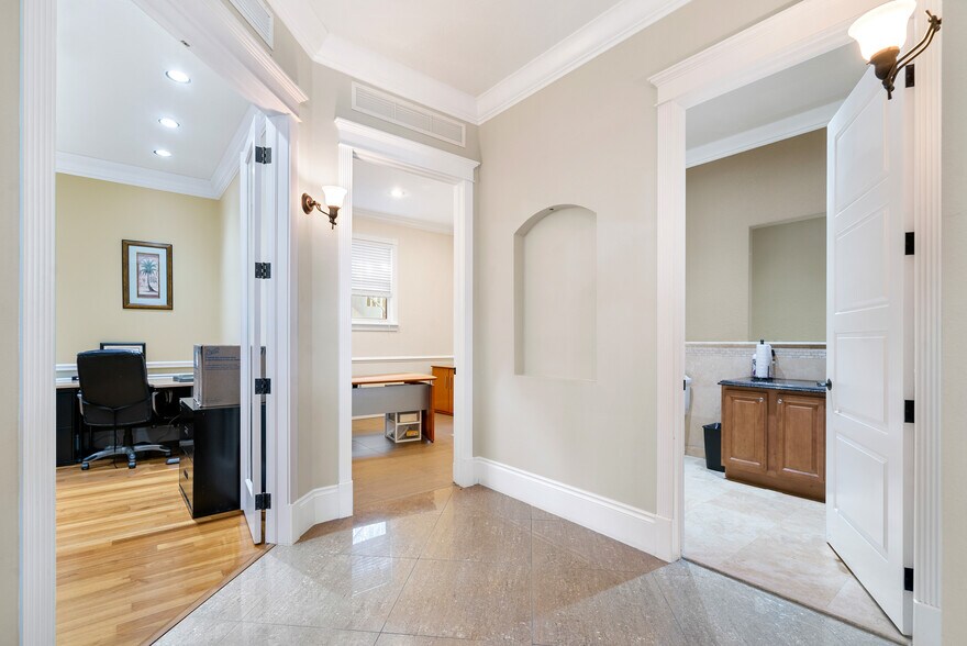 More Photos Of 102920 Overseas Hwy, Key Largo Office Residential For Sale