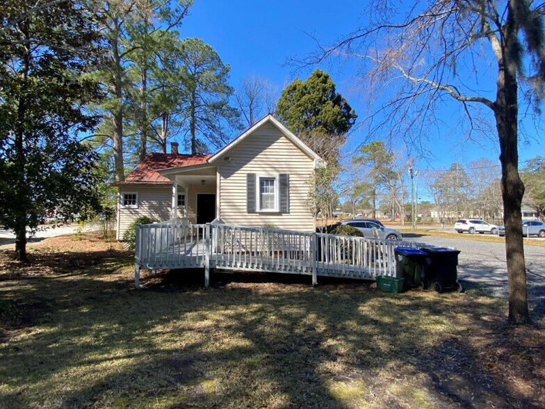 More Photos Of 405 N Magnolia St, Summerville Medical For Lease