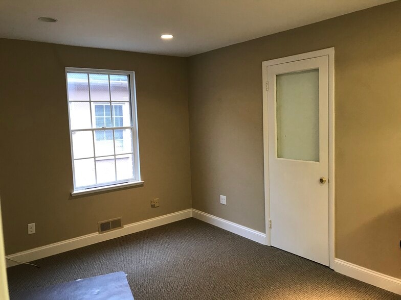 More Photos Of 92 Franklin St, Annapolis Office For Lease