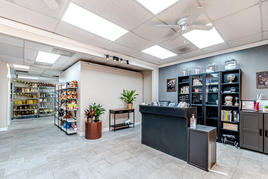 More Photos Of 16522-16536 Park Row, Houston Light Distribution For Lease