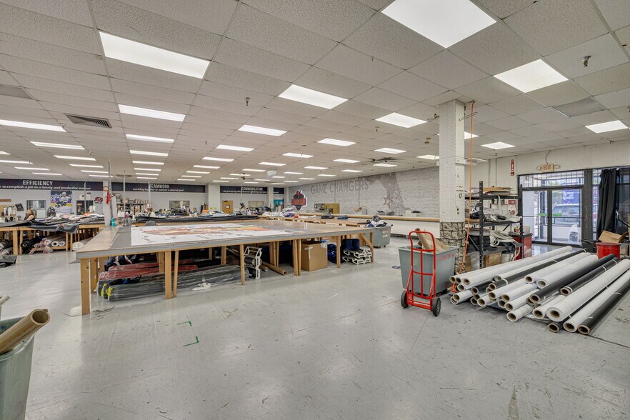 More Photos Of 4545 W Hillsborough Ave, Tampa Warehouse For Lease