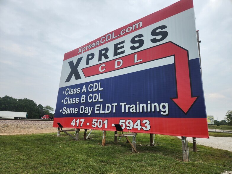 More Photos Of 64 Paradise Rd, Strafford Light Manufacturing For Sale