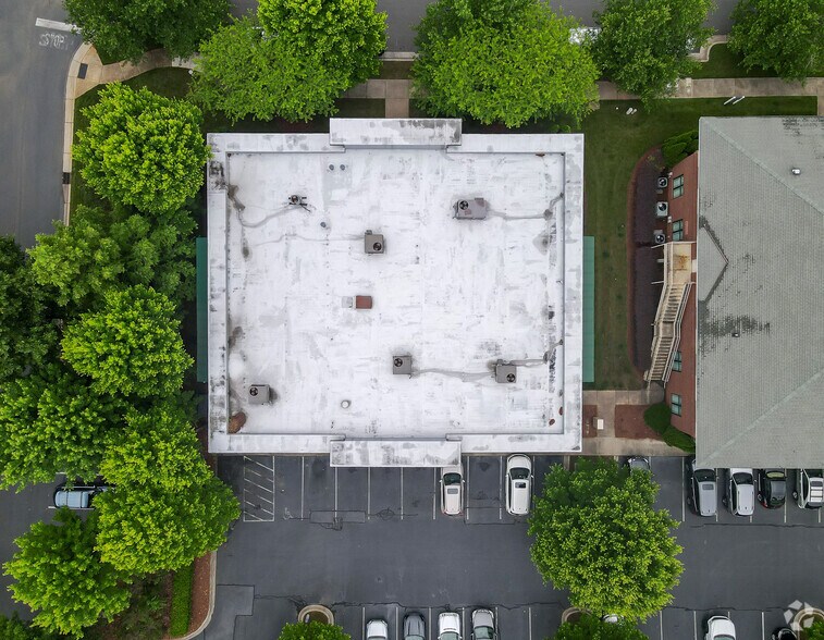 More Photos Of 10210 Hickorywood Hill Ave, Huntersville Medical For Lease