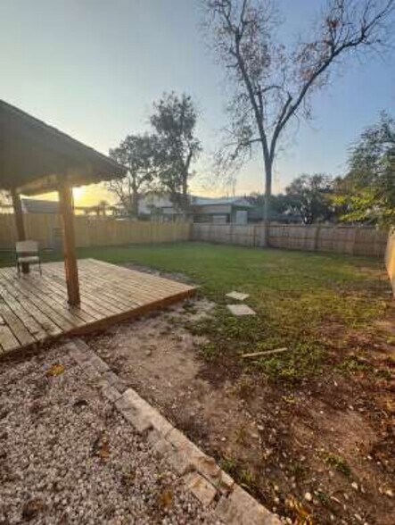 More Photos Of 1105 N Meyer Rd, Seabrook Office For Sale