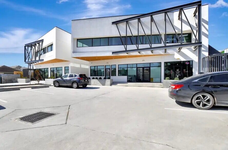 Primary Photo Of 6815 N Main St, Houston Unknown For Lease