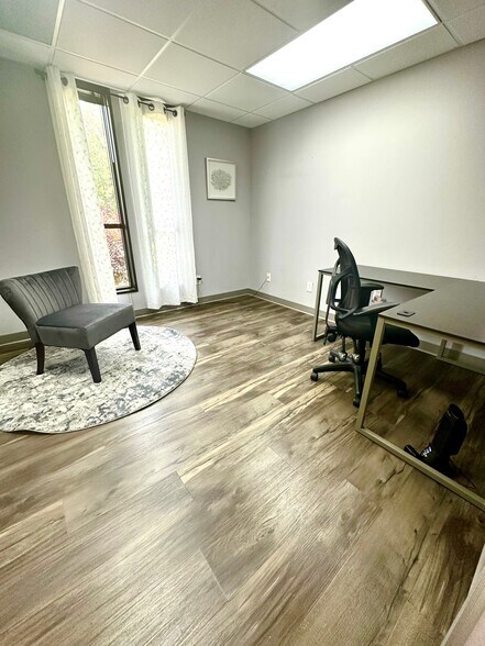 More Photos Of 10431 Patterson Ave, Richmond Coworking Space