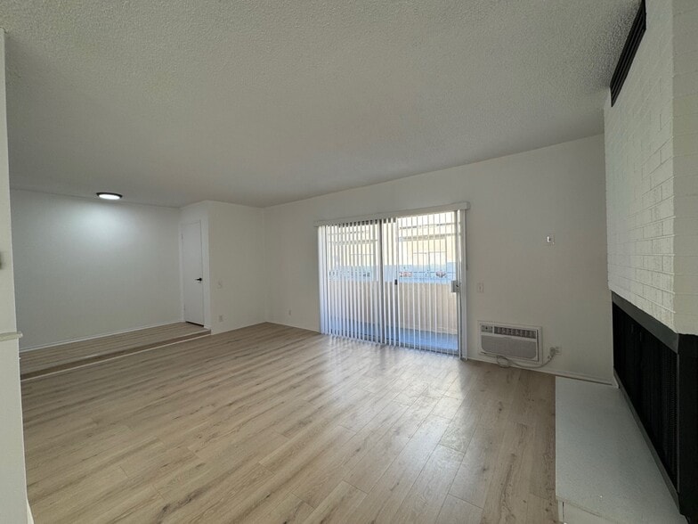 More Photos Of 11964 Kiowa Ave, Los Angeles Apartments For Sale