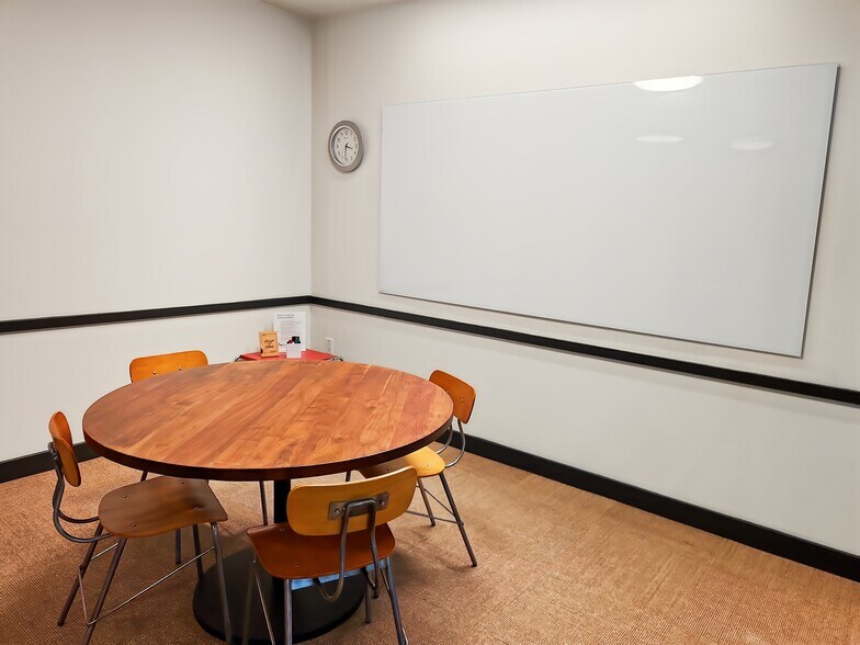 More Photos Of 1725 Hughes Landing Blvd, The Woodlands Coworking Space