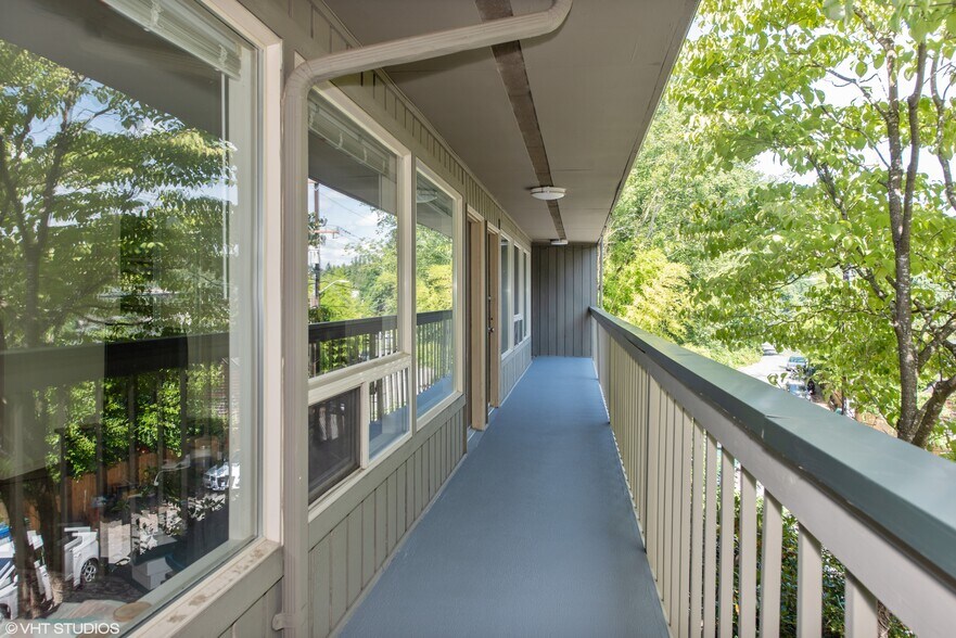 More Photos Of 4735 Ravenna Ave NE, Seattle Apartments For Sale