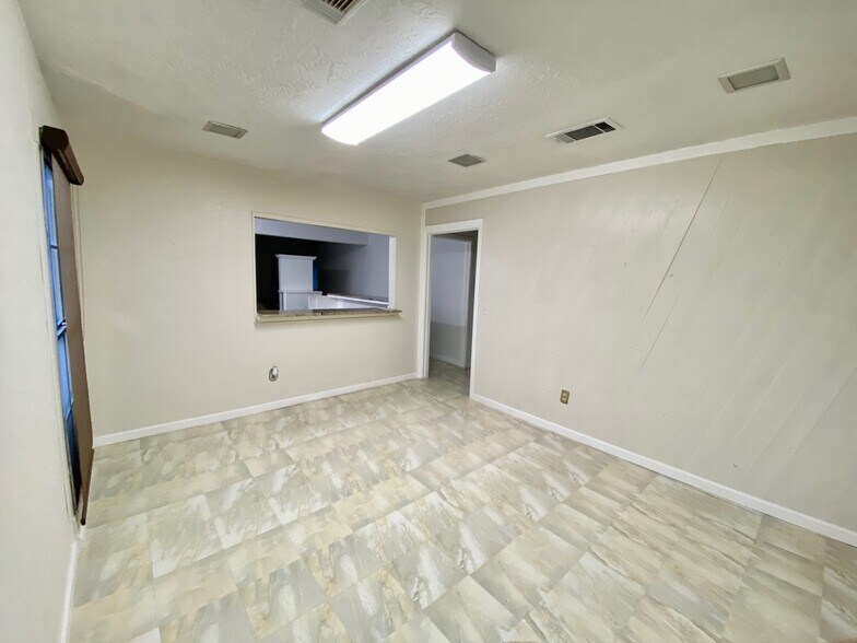 More Photos Of 907 Bay Area Blvd, Houston Medical For Sale