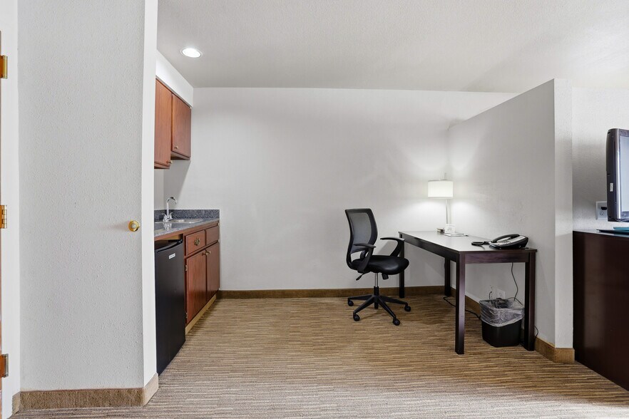 More Photos Of 1575 S Meridian Rd, Meridian Hotel For Sale