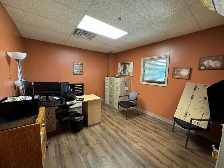 More Photos Of 4650 Chester Dr, Elkhart Warehouse For Sale