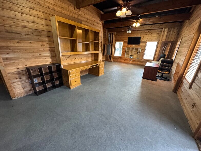 More Photos Of 4354 Valnorth Dr, Valdosta Warehouse For Lease