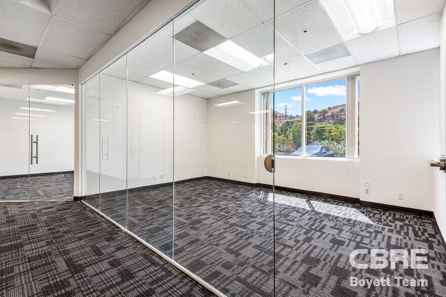 More Photos Of 26025 Mureau Rd, Calabasas Office For Sale