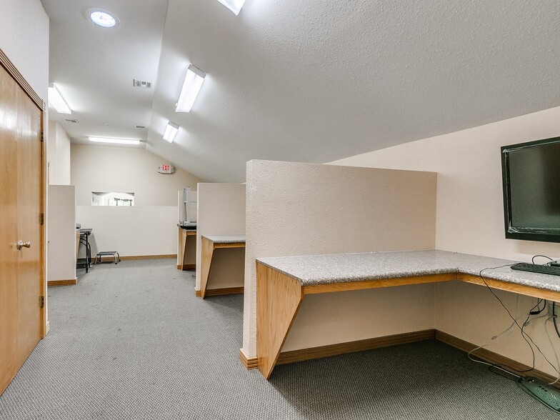 More Photos Of 2124 S Shadowlake, Oklahoma City Medical For Lease