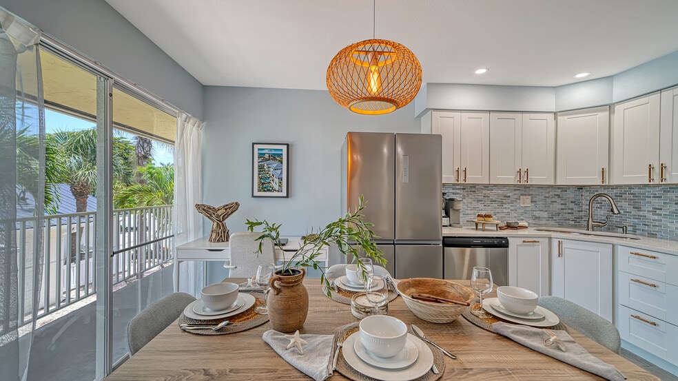 More Photos Of 104 Avenida Veneccia, Siesta Key Multifamily For Sale