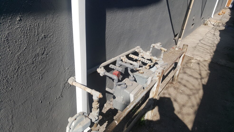 More Photos Of 8016 S Western Ave, Los Angeles Apartments For Sale