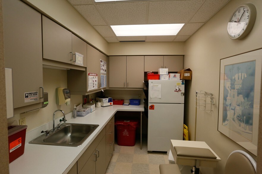 More Photos Of 349 W 1st St, Albany Medical For Sale