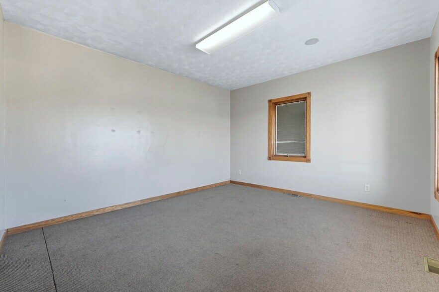 More Photos Of 1804 E Center St, Warsaw Loft Creative Space For Sale