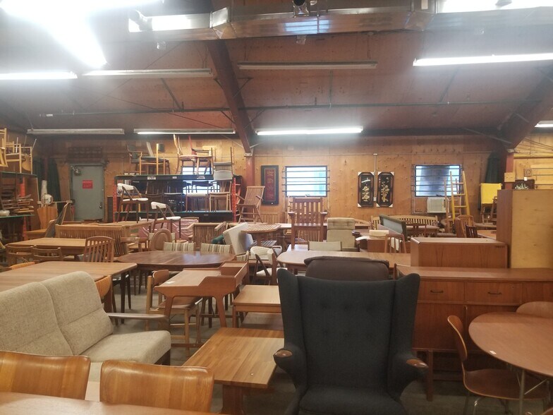 More Photos Of 2437 Kaladar Ave, Ottawa Warehouse For Lease