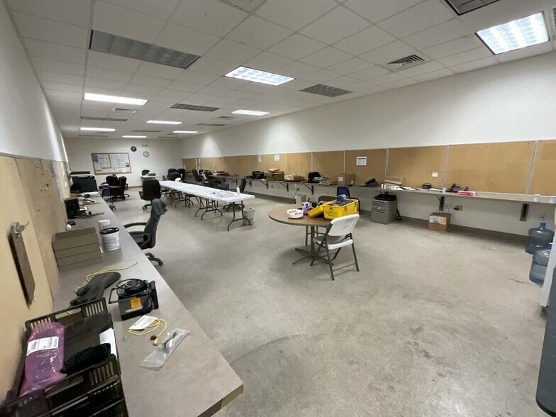 More Photos Of 251 Kelley Dr, Dothan Warehouse For Sale