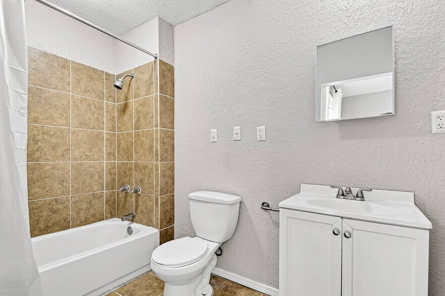 More Photos Of 1114 E Armour Blvd, Kansas City Apartments For Sale