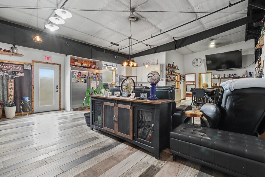More Photos Of 545 N 1st St, Geneva Warehouse For Sale