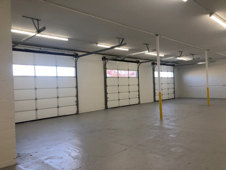 More Photos Of 1000 Fulton St, Farmingdale Warehouse For Sale