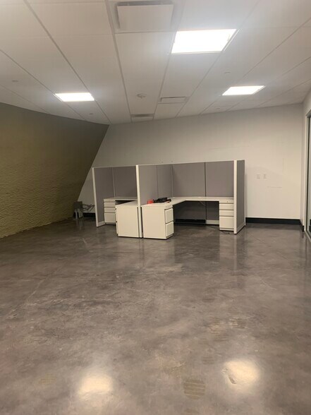 More Photos Of 3063 Outlet Center Dr, Sealy Flex For Sale