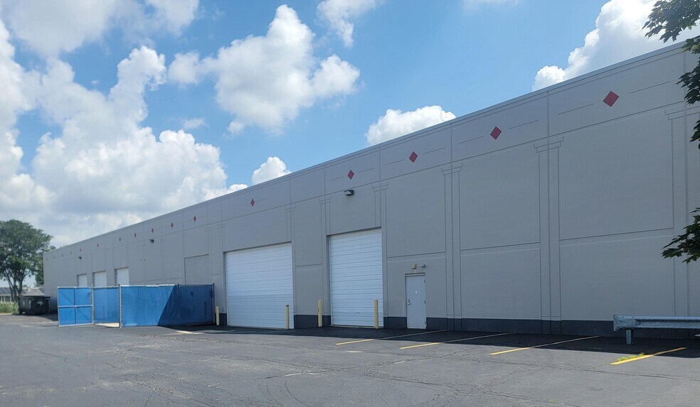 More Photos Of 2002-2008 Bloomingdale Rd, Glendale Heights Warehouse For Lease