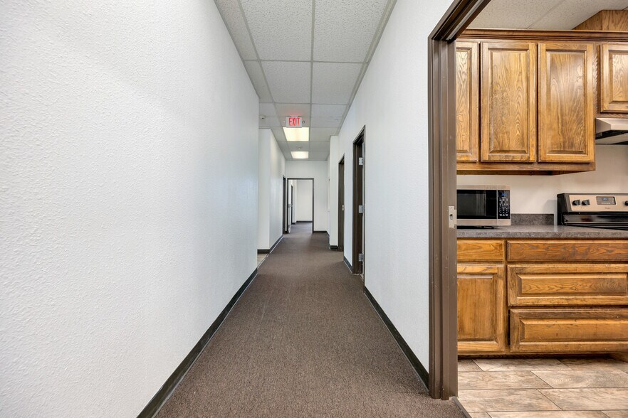 More Photos Of 132 El Chico Trl, Willow Park Medical For Lease