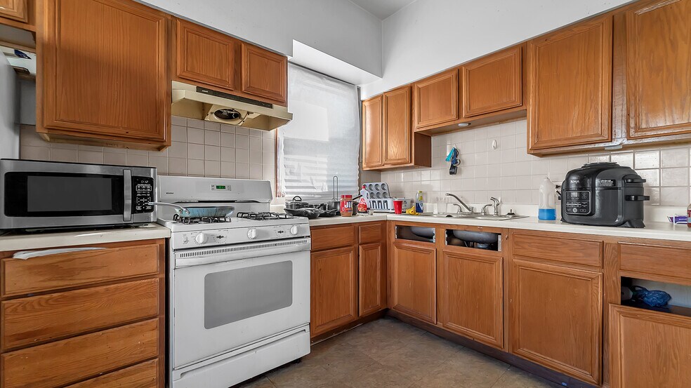 More Photos Of 13257-59 S Baltimore Ave, Chicago Storefront Retail Residential For Sale